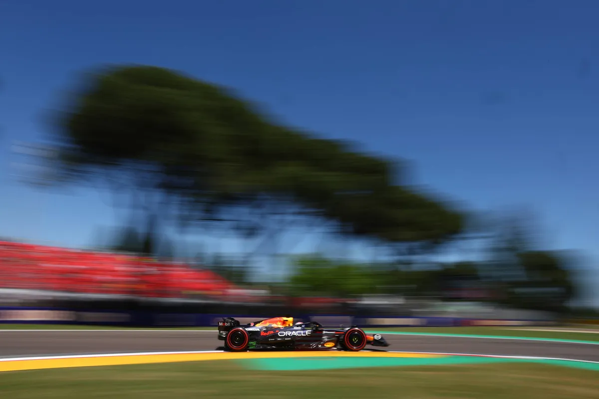 Max Verstappen tijdens VT1 in Imola