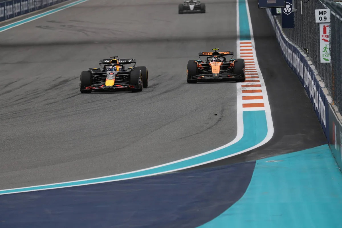 Lando Norris en Max Verstappen vechten om P2 in Miami