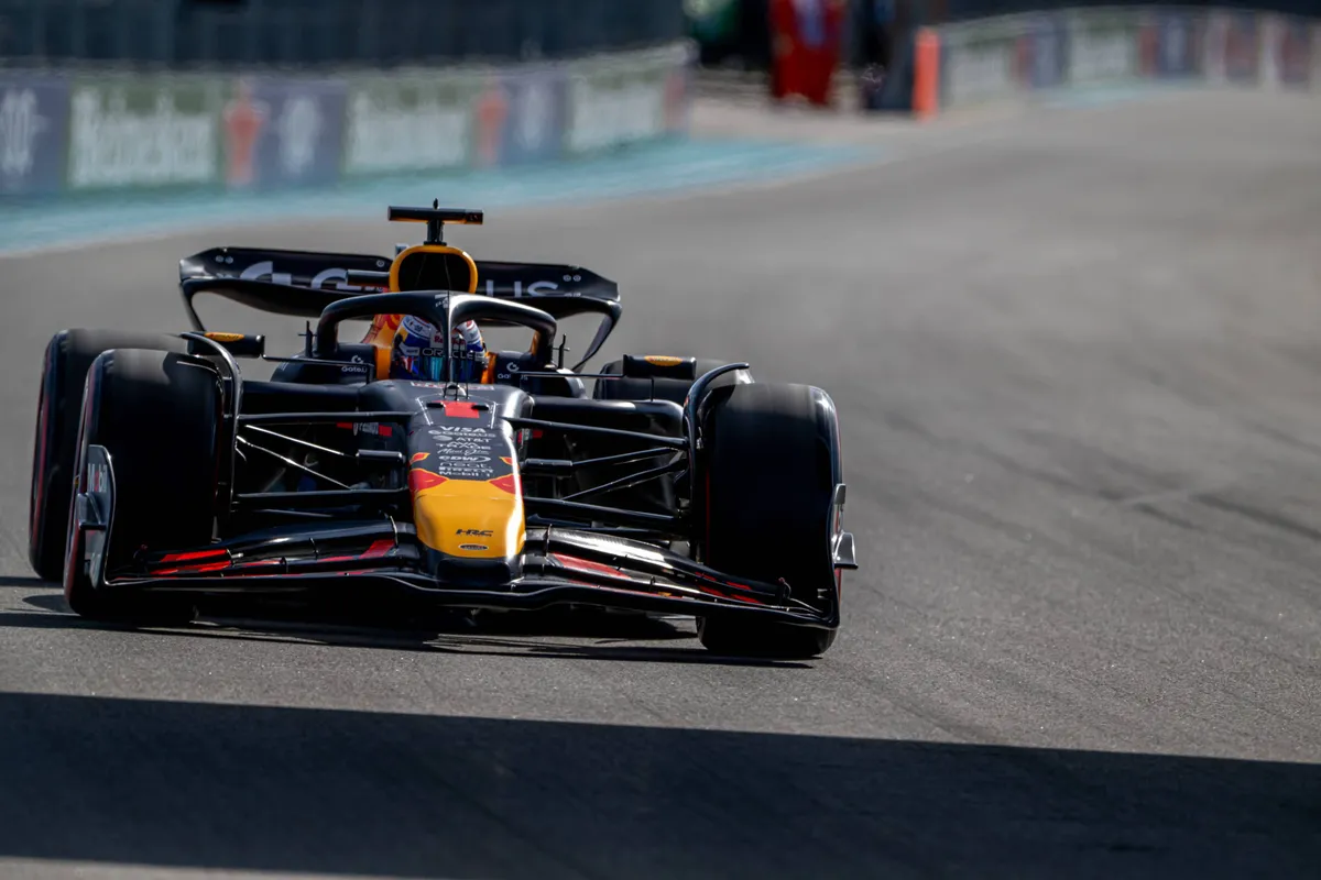 Max Verstappen in zijn Red Bull RB21 in Miami