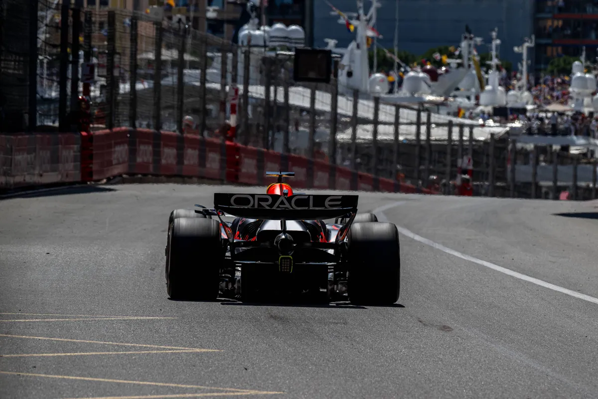 De achterkant van de Red Bull van Max Verstappen in Monaco