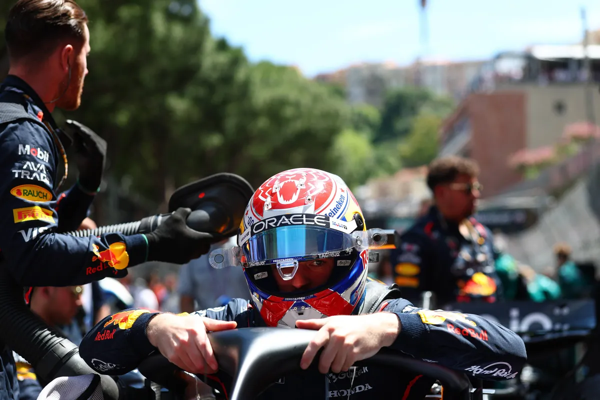 Max Verstappen op de grid in Monaco