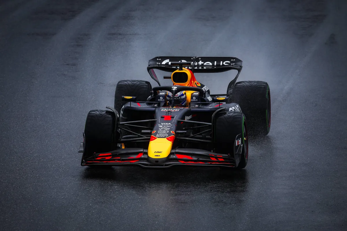Max Verstappen in de Red Bull RB21 in Miami