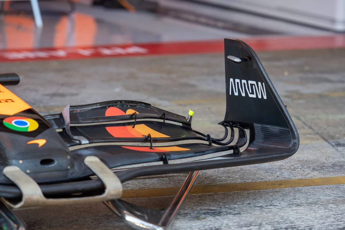 De voorvleugel van de McLaren MCL39 in Spanje