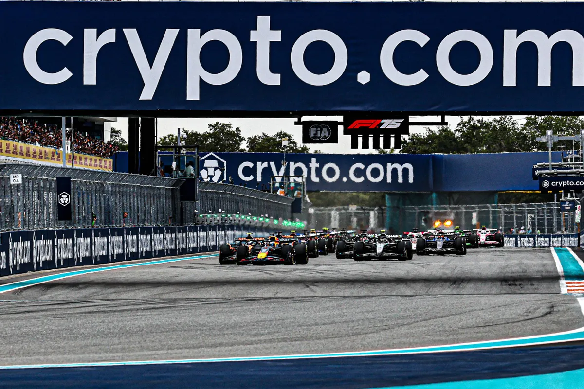 De start van de race in Miami