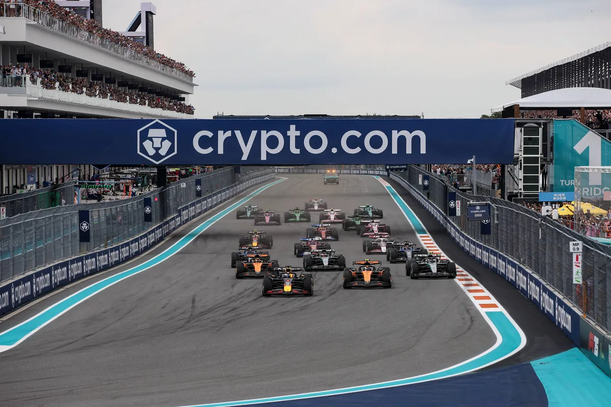 De start van de race in Miami