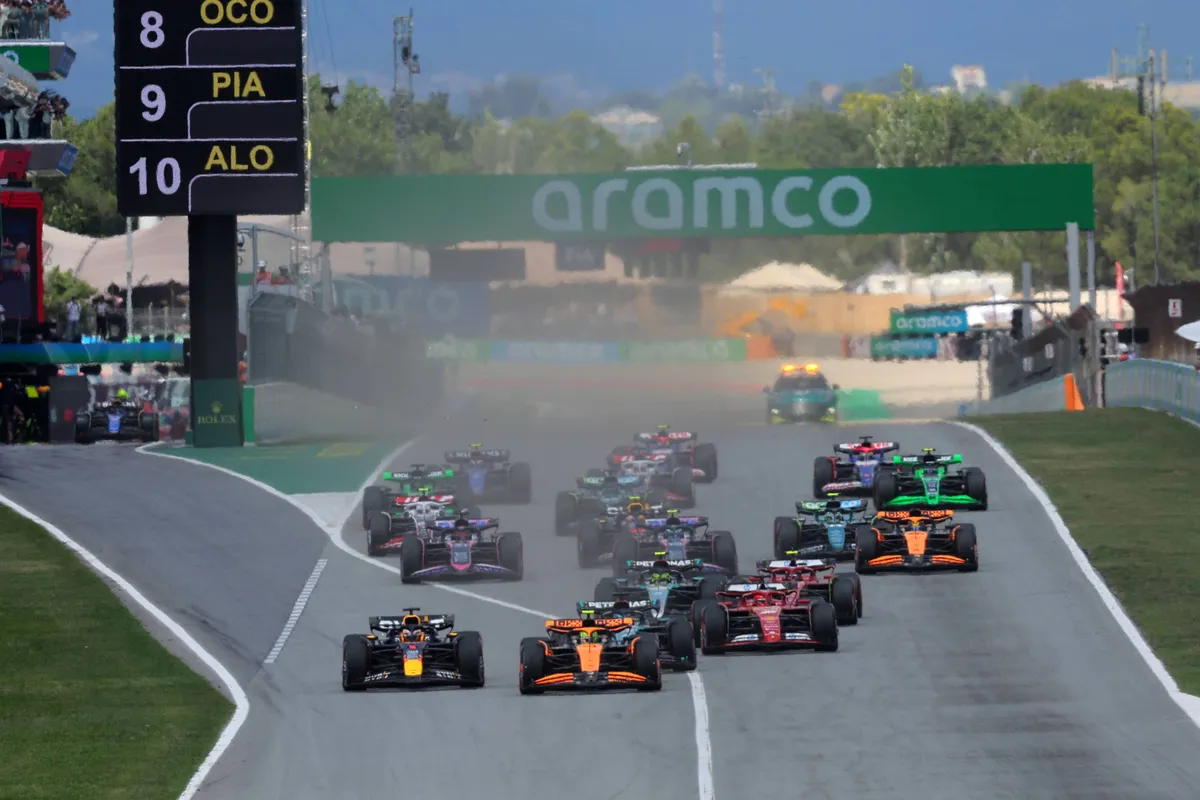 De start van de race tijdens de Grand Prix van Spanje in 2024