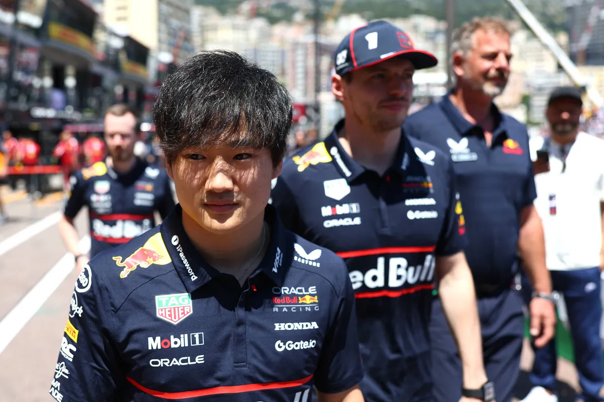 Red Bull-coureurs Max Verstappen en Yuki Tsunoda in Monaco
