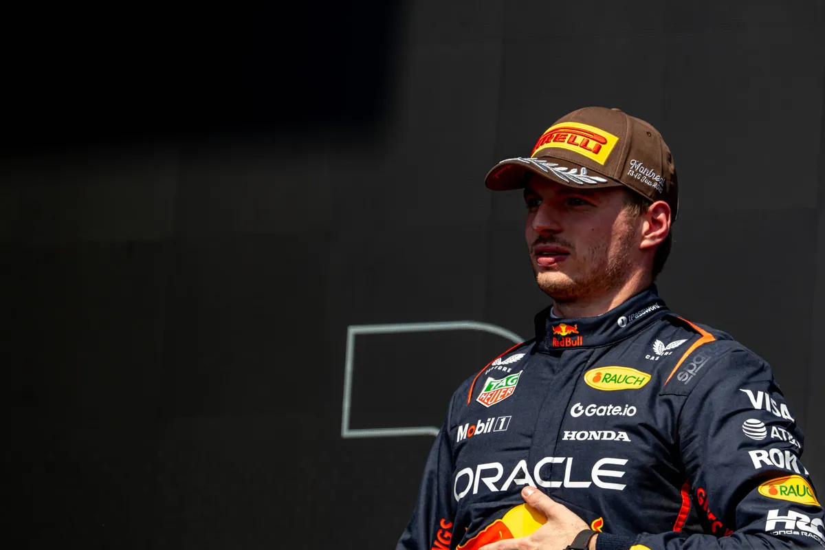 Red Bull-coureur Max Verstappen op het podium in Canada