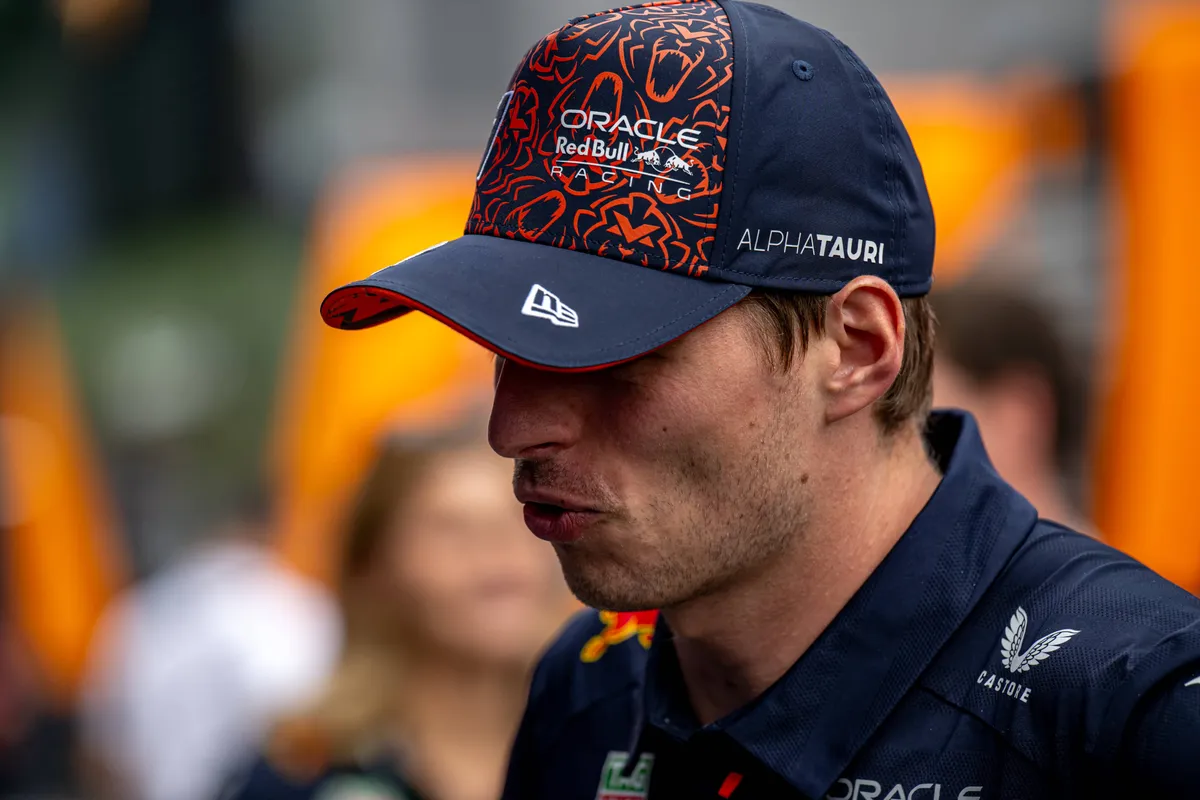 Max Verstappen in de paddock in Oostenrijk