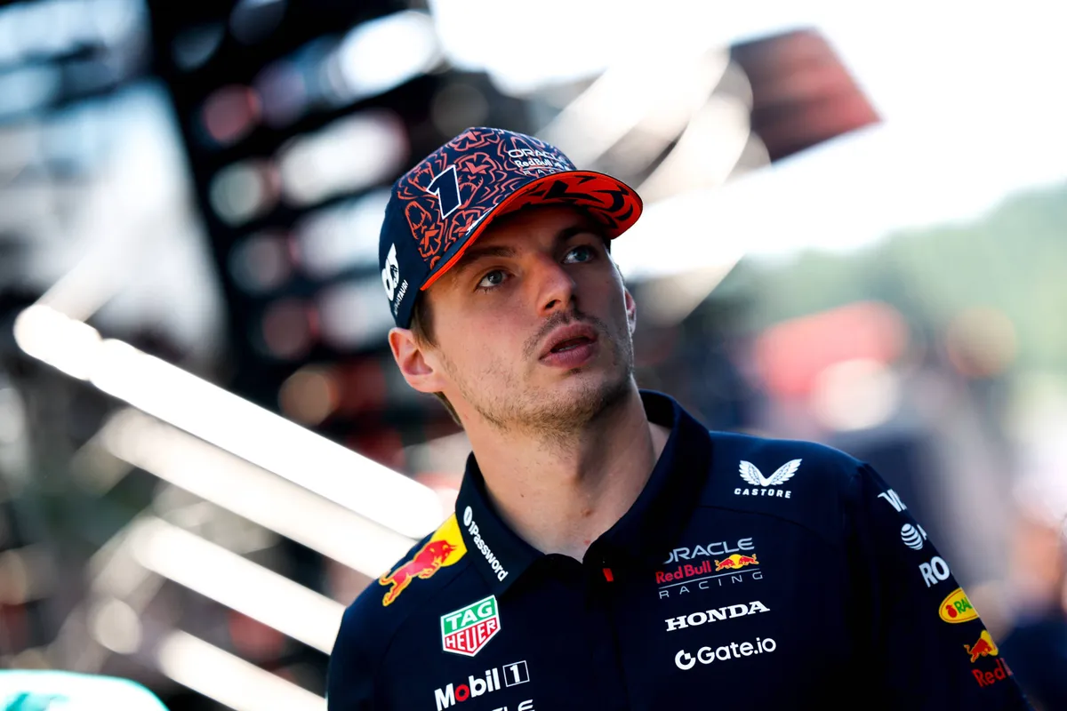 Red Bull-coureur Max Verstappen in de F1-paddock in Oostenrijk