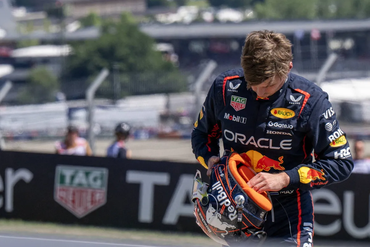 Max Verstappen is net zijn Red Bull uitgestapt na de crash met Antonelli in Oostenrijk