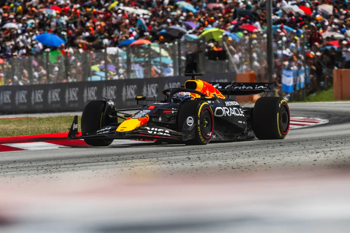 Max Verstappen tijdens de race in Spanje