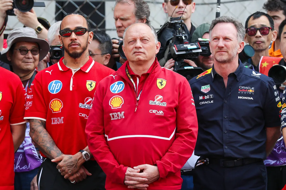 Voormalig Red Bull-teambaas Christian Horner met Lewis Hamilton en Fred Vasseur van Ferrari