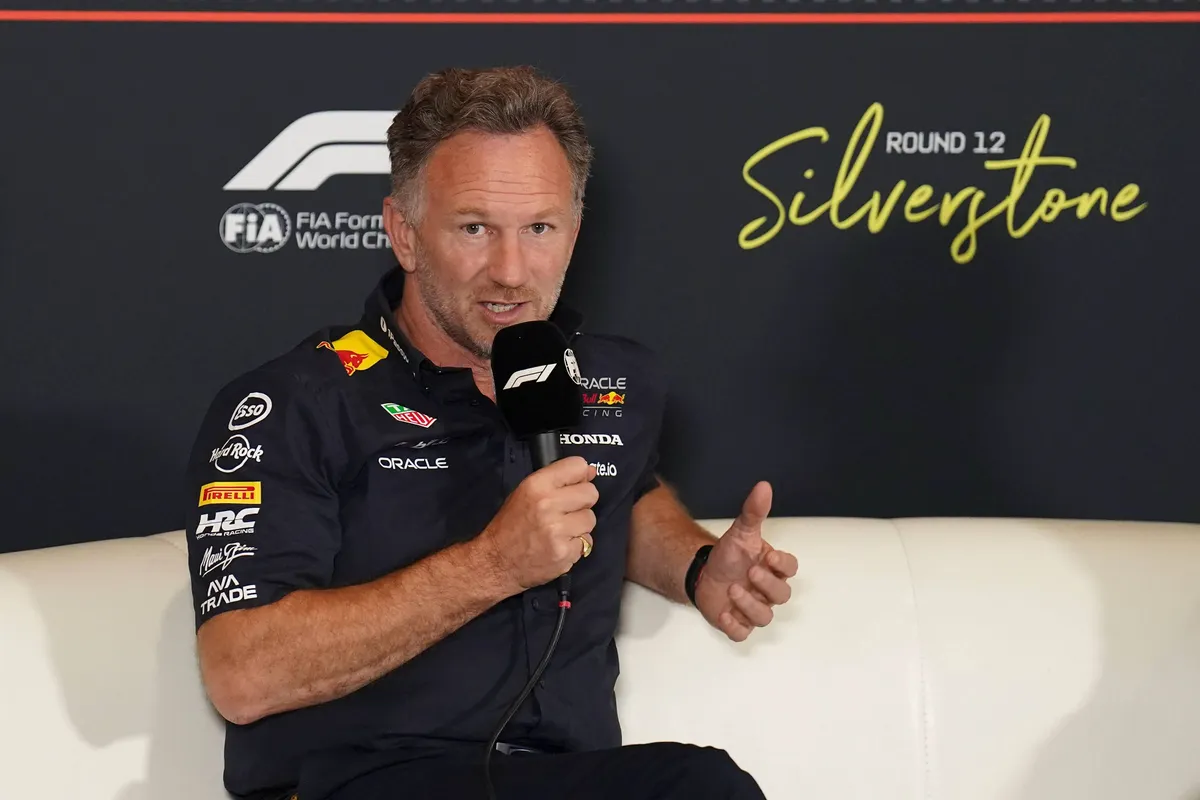 Red Bull-baas Christian Horner tijdens de teambazen persconferentie in Silverstone