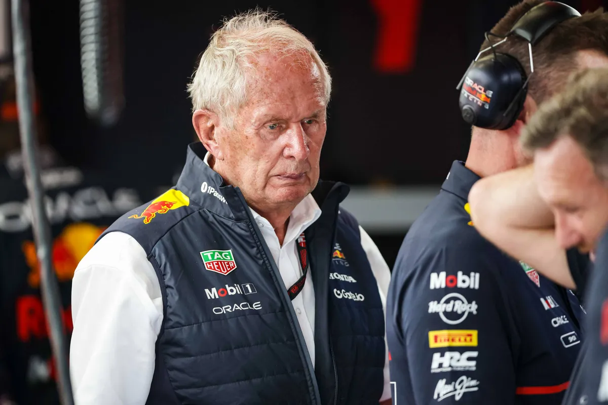 Red Bull-adviseur Helmut Marko in de garage in Oostenrijk