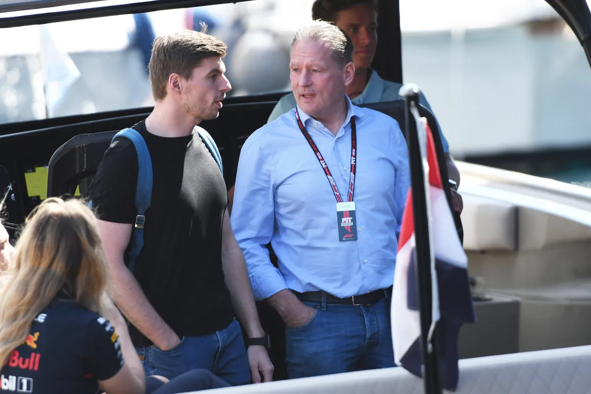 Red Bull-coureur Max Verstappen arriveert in Monaco met vader Jos Verstappen