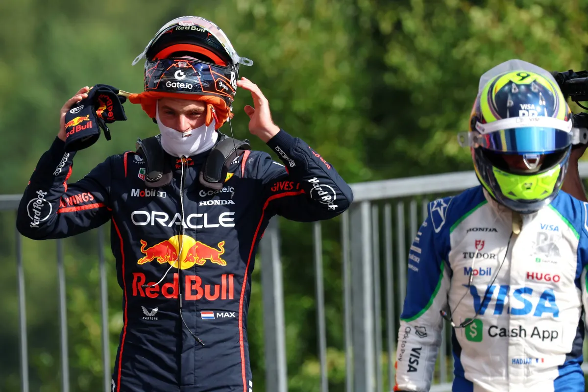 Max Verstappen naast Racing Bulls-coureur Isack Hadjar na de kwalificatie in België