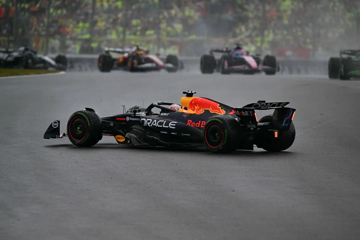 De spin van Red Bull-coureur Max Verstappen tijdens de race in Groot-Brittannië