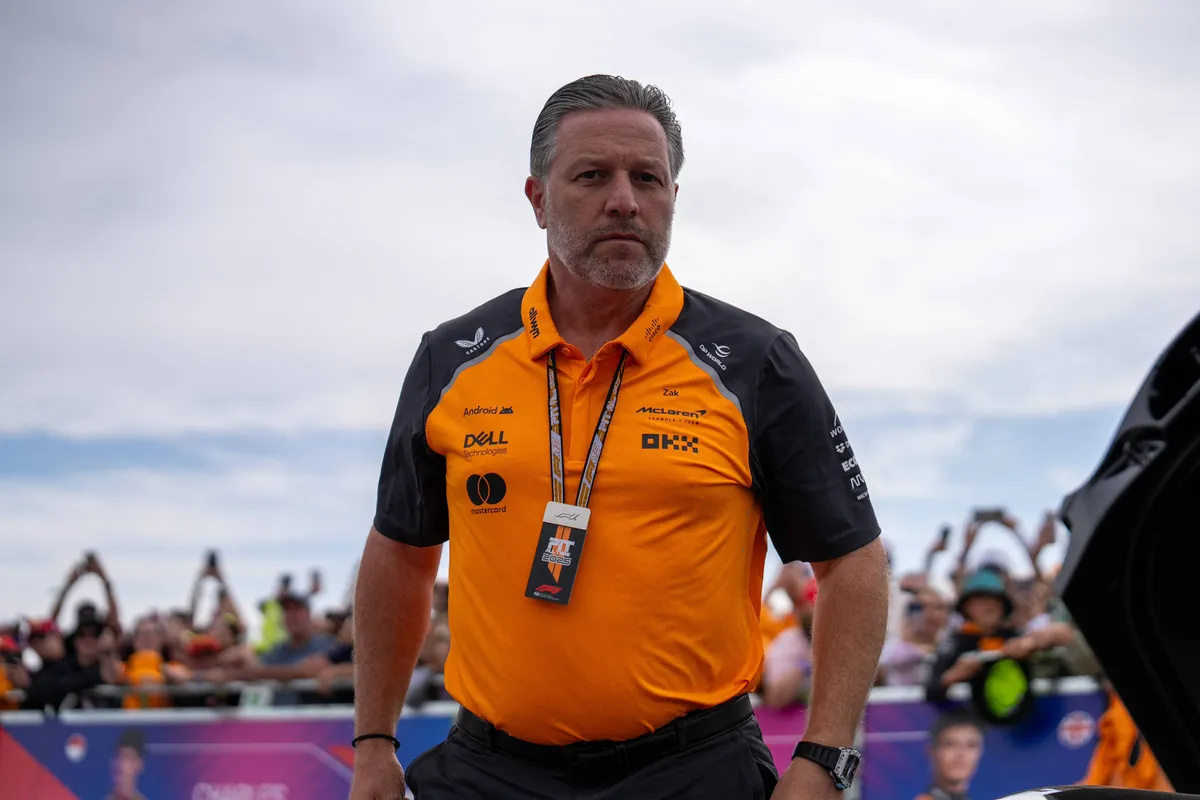 McLaren-CEO Zak Brown arriveert op Silverstone voor de Grand Prix van Groot-Brittannië