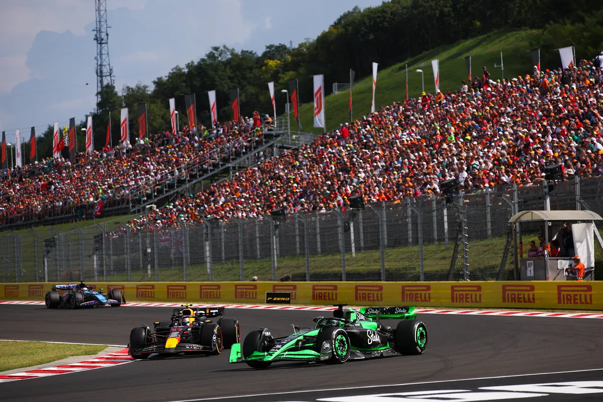 Sergio Pérez en Valtteri Bottas met elkaar in gevecht in Hongarije