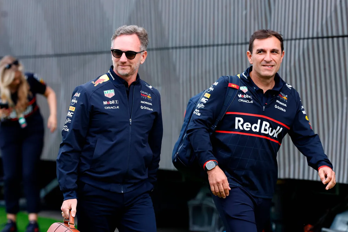Red Bull-technisch directeur Pierre Waché samen met voormalig teambaas Christian Horner in de F1-paddock in Groot-Brittannië
