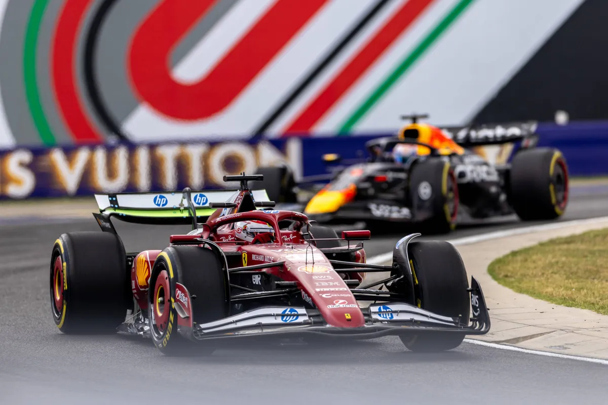 Max Verstappen en Charles Leclerc op de Hungaroring in Hongarije