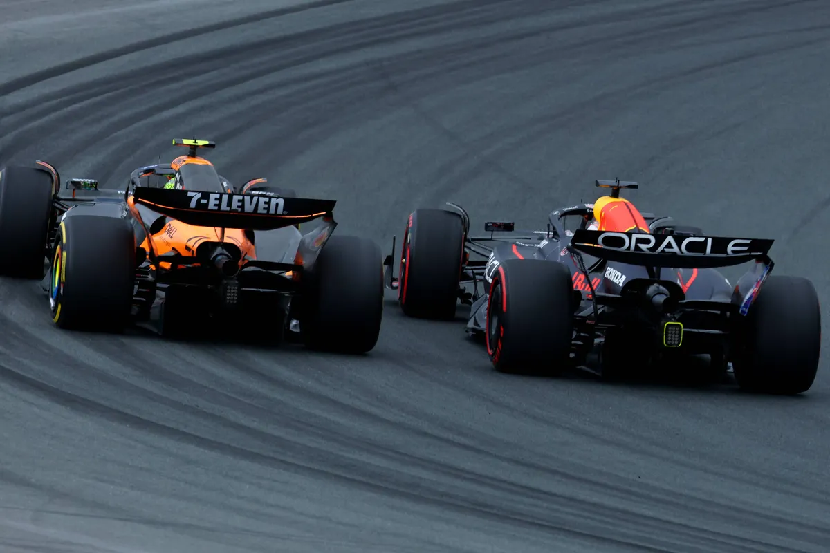 Max Verstappen en Lando Norris in gevecht tijdens de GP van Nederland