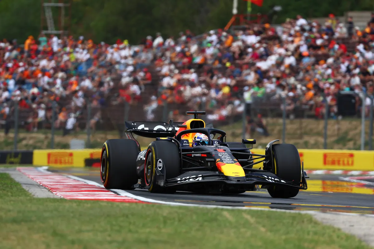 Red Bull-coureur Max Verstappen tijdens VT1 in Hongarije
