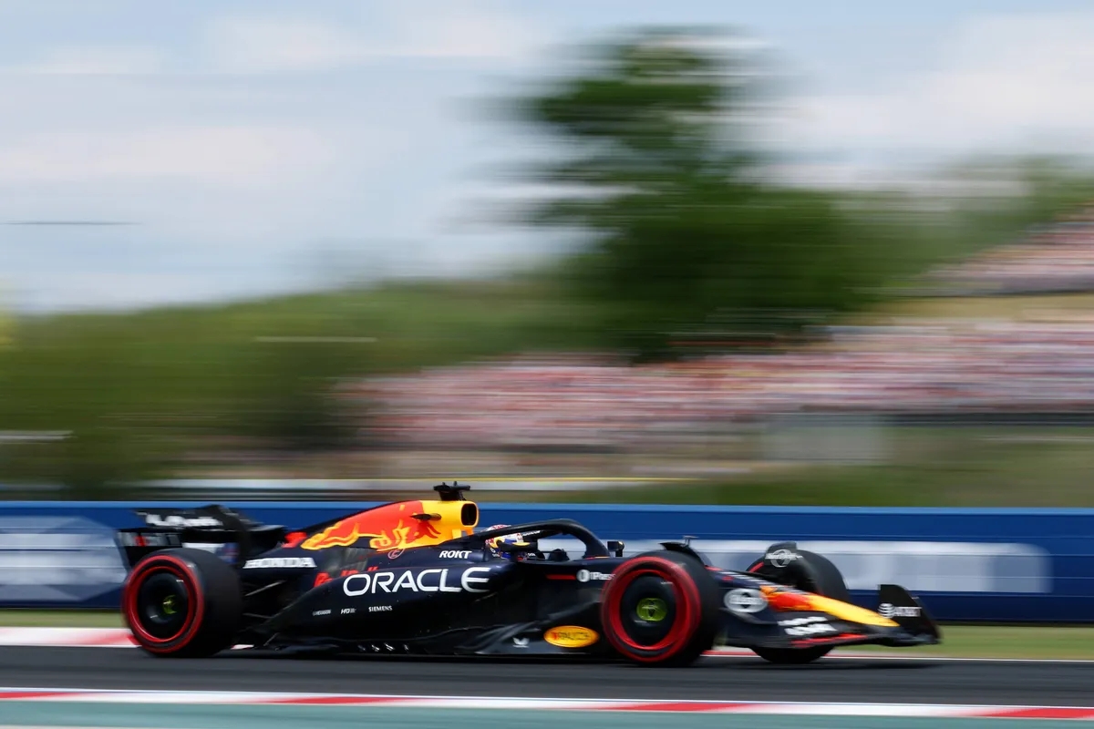 Red Bull-coureur Max Verstappen tijdens VT3 in Hongarije