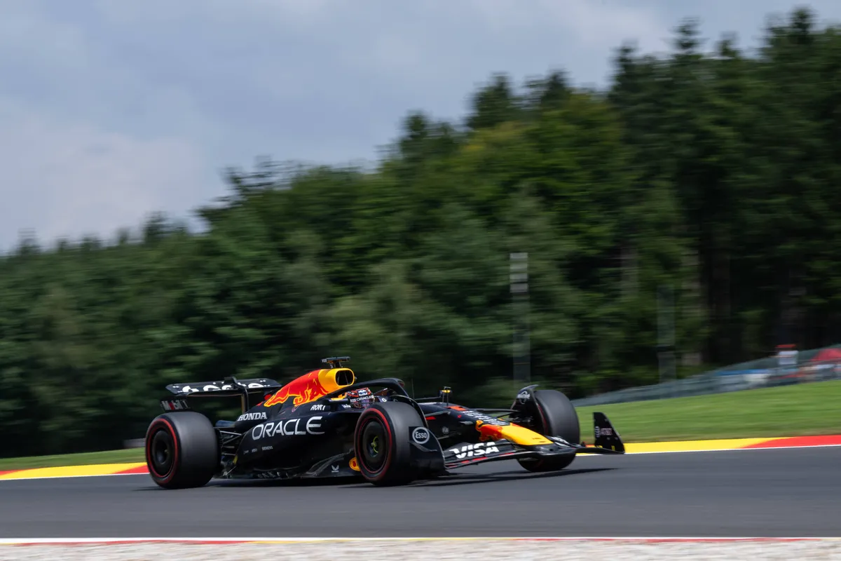 De Red Bull RB21 van Max Verstappen tijdens de kwalificatie in België