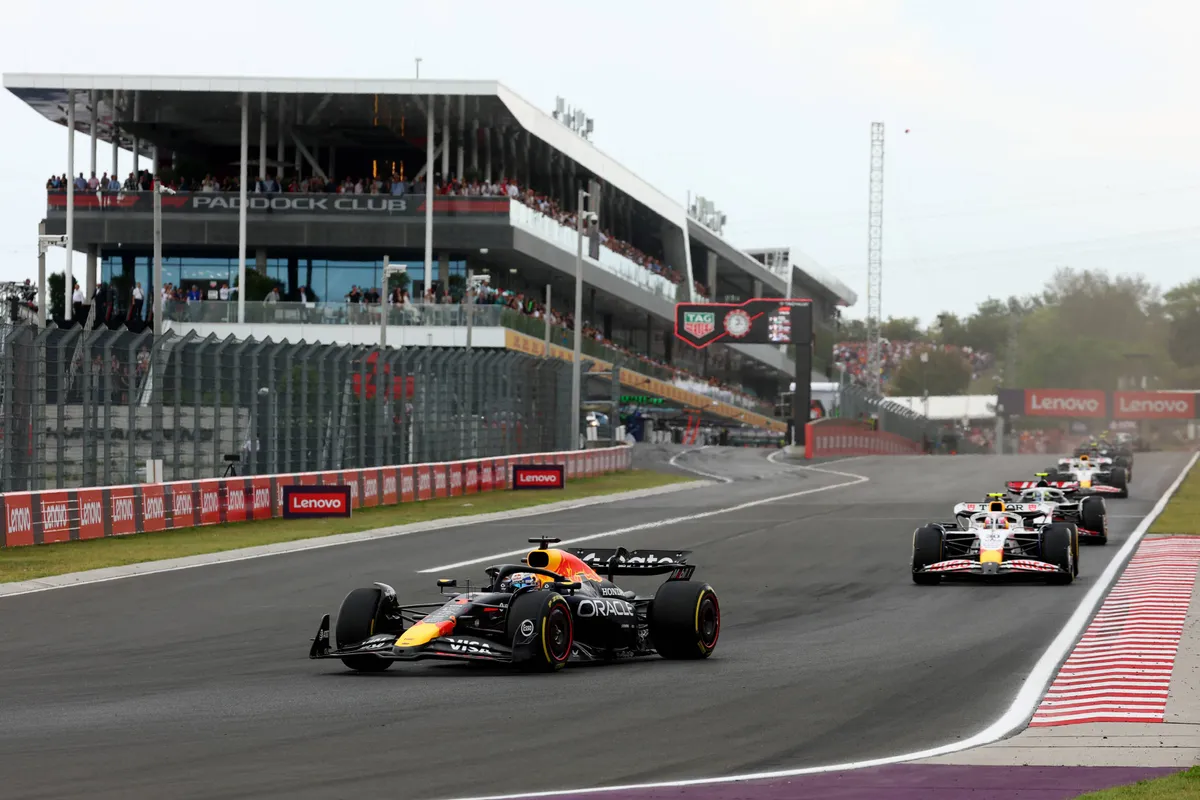 Max Verstappen op het rechte stuk in Hongarije