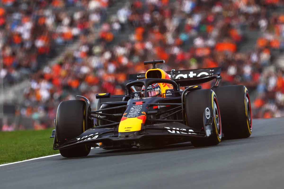 Max Verstappen in de Red Bull op Circuit Zandvoort in VT1
