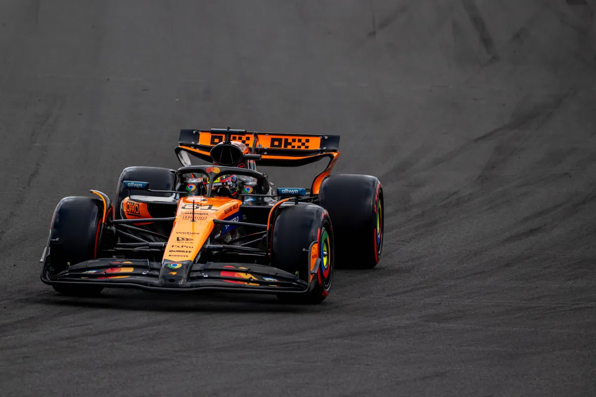 McLaren-coureur Oscar Piastri in actie tijdens de kwalificatie in Hongarije