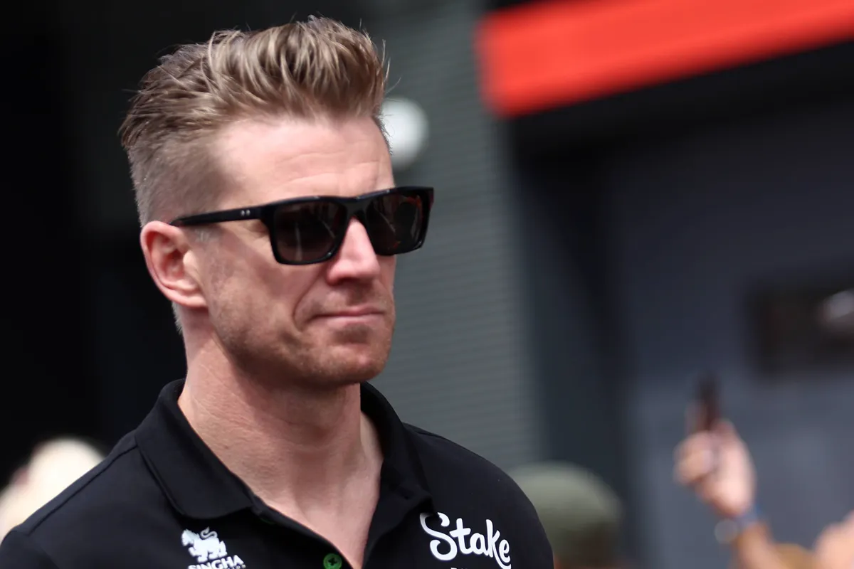 Sauber-coureur Nico Hülkenberg in de Formule 1-paddock in Hongarije