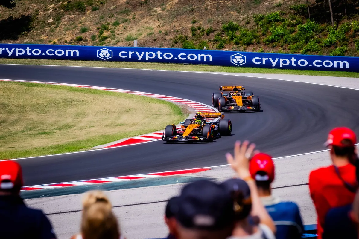 McLaren-coureurs Oscar Piastri en Lando Norris in Hongarije