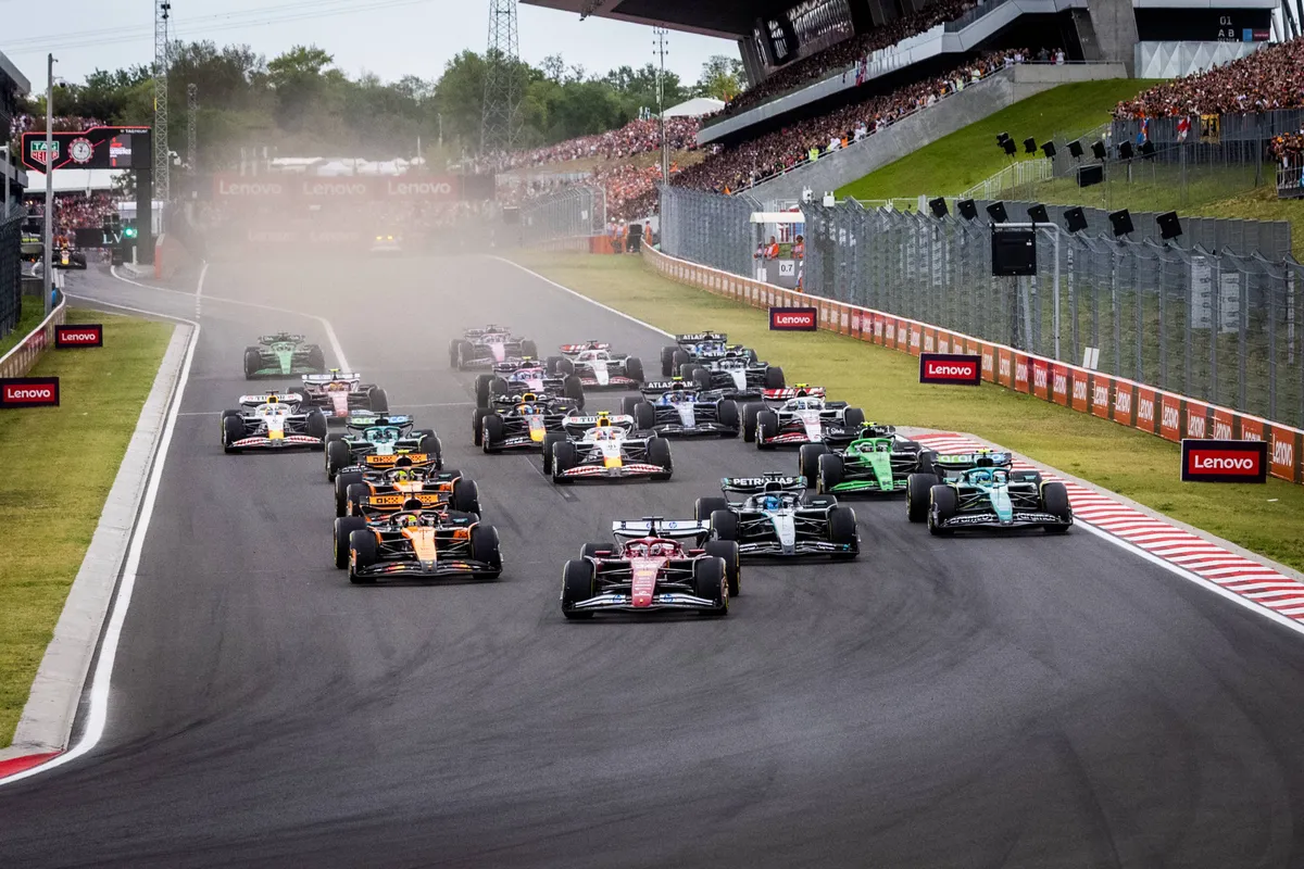 De start van de Formule 1-race in Hongarije