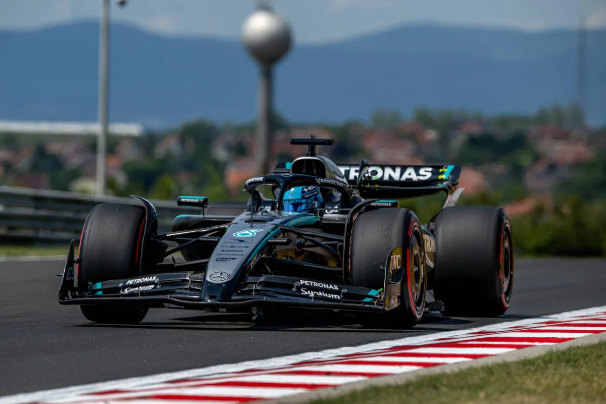 George Russell voor Mercedes in Hongarije