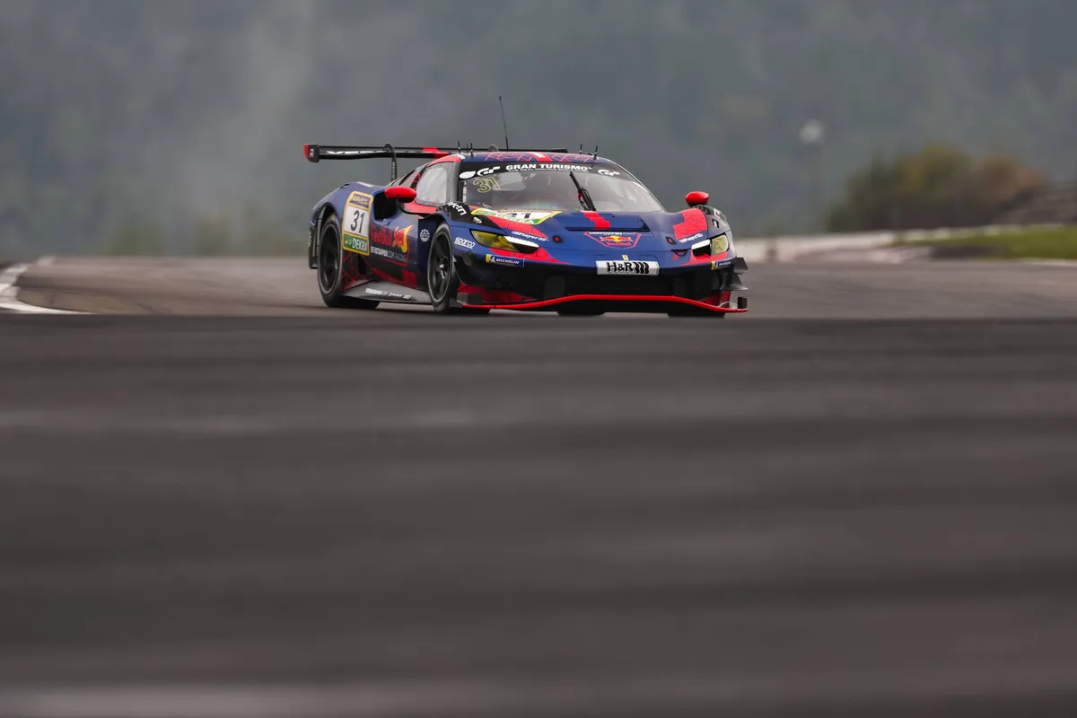 Max Verstappen in actie in de Ferrari 296 GT3 op de Nürburgring