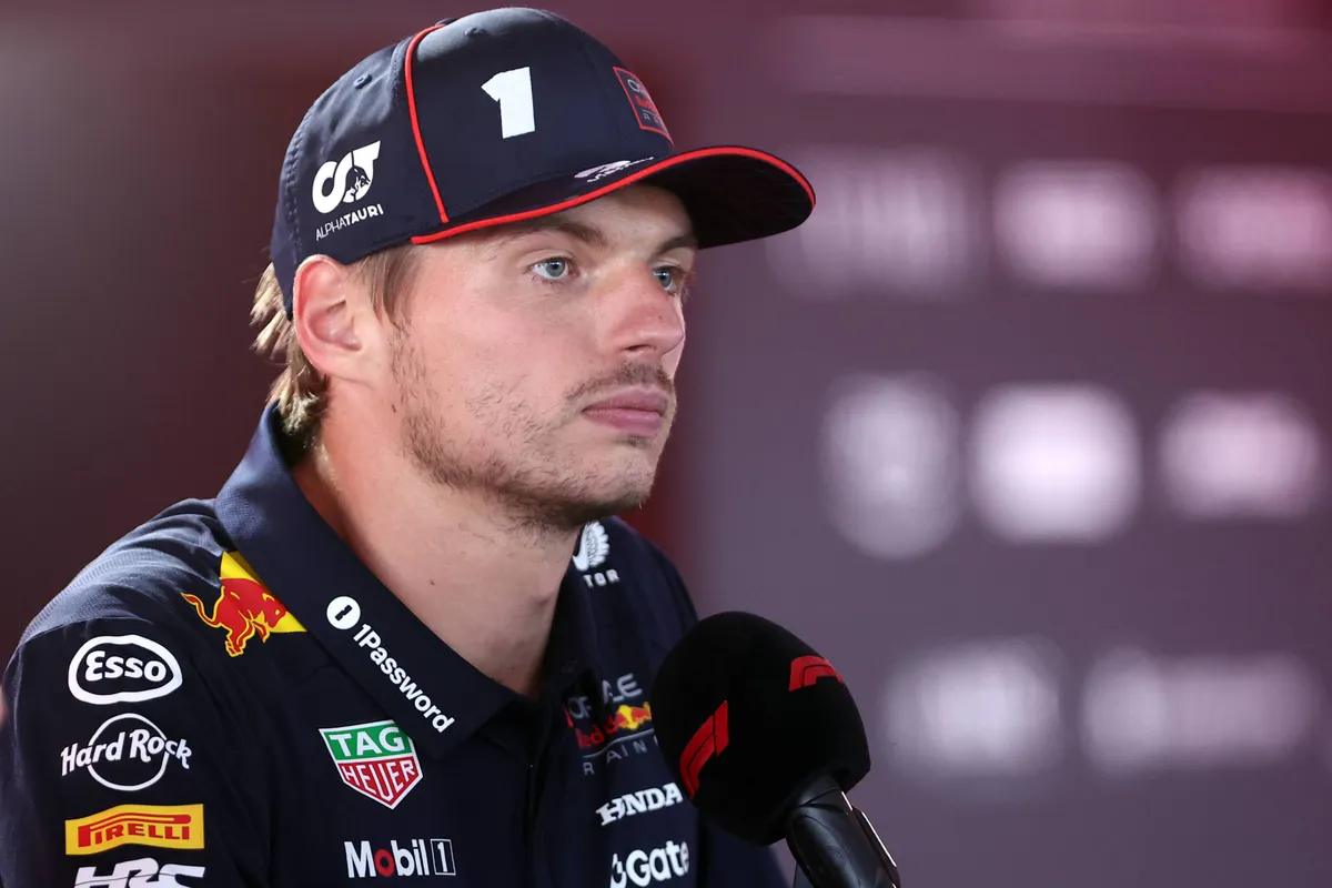 Red Bull-coureur Max Verstappen tegenover de media in Italië