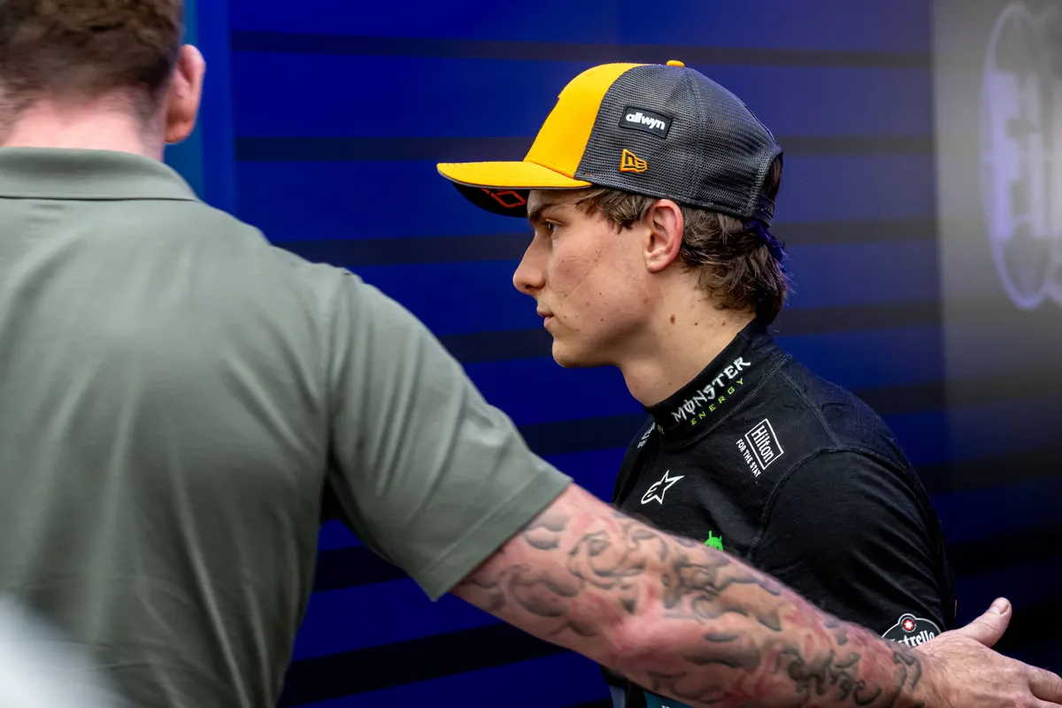 McLaren-coureur Oscar Piastri na de race in Azerbeidzjan