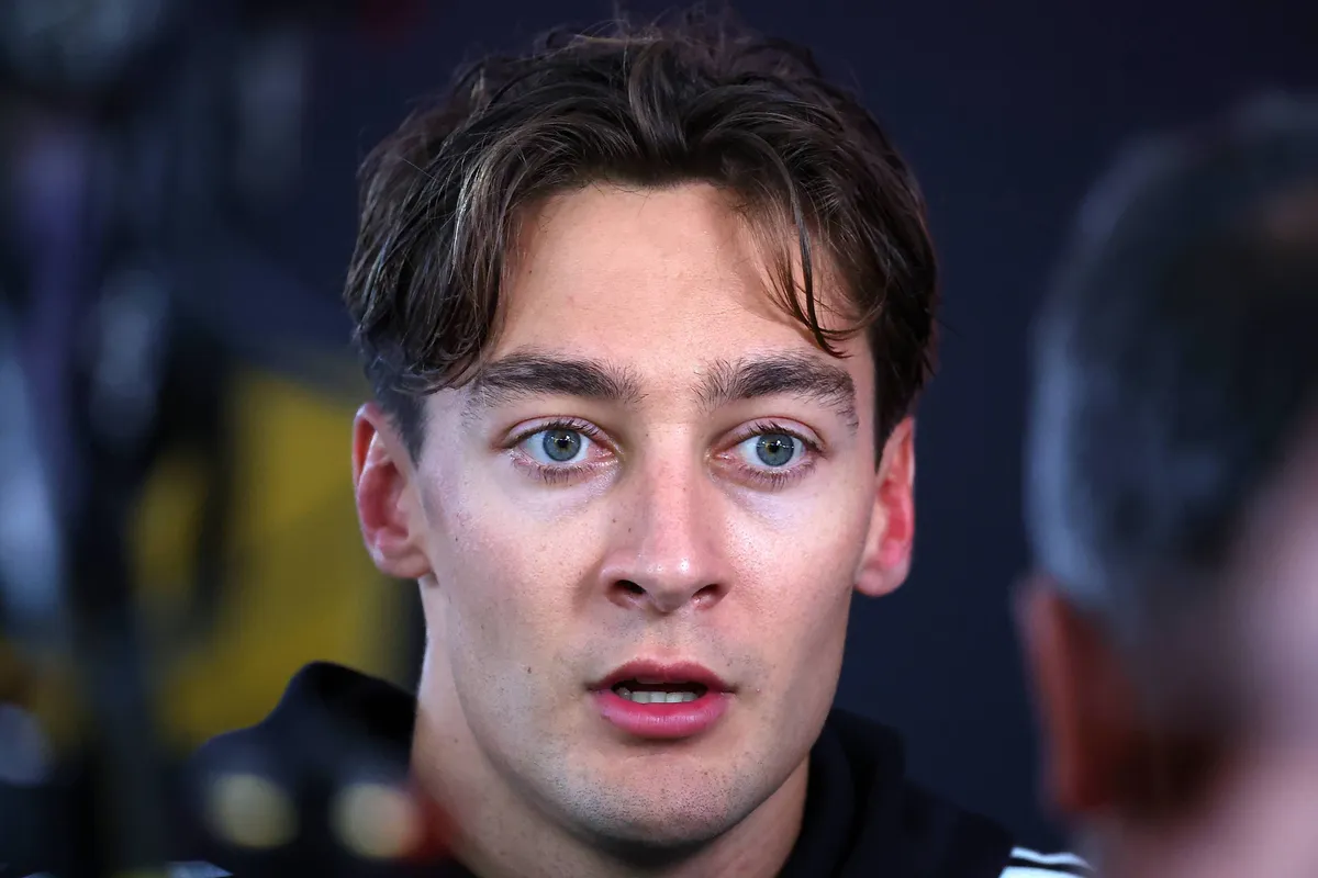 Mercedes-coureur George Russell in Nederland