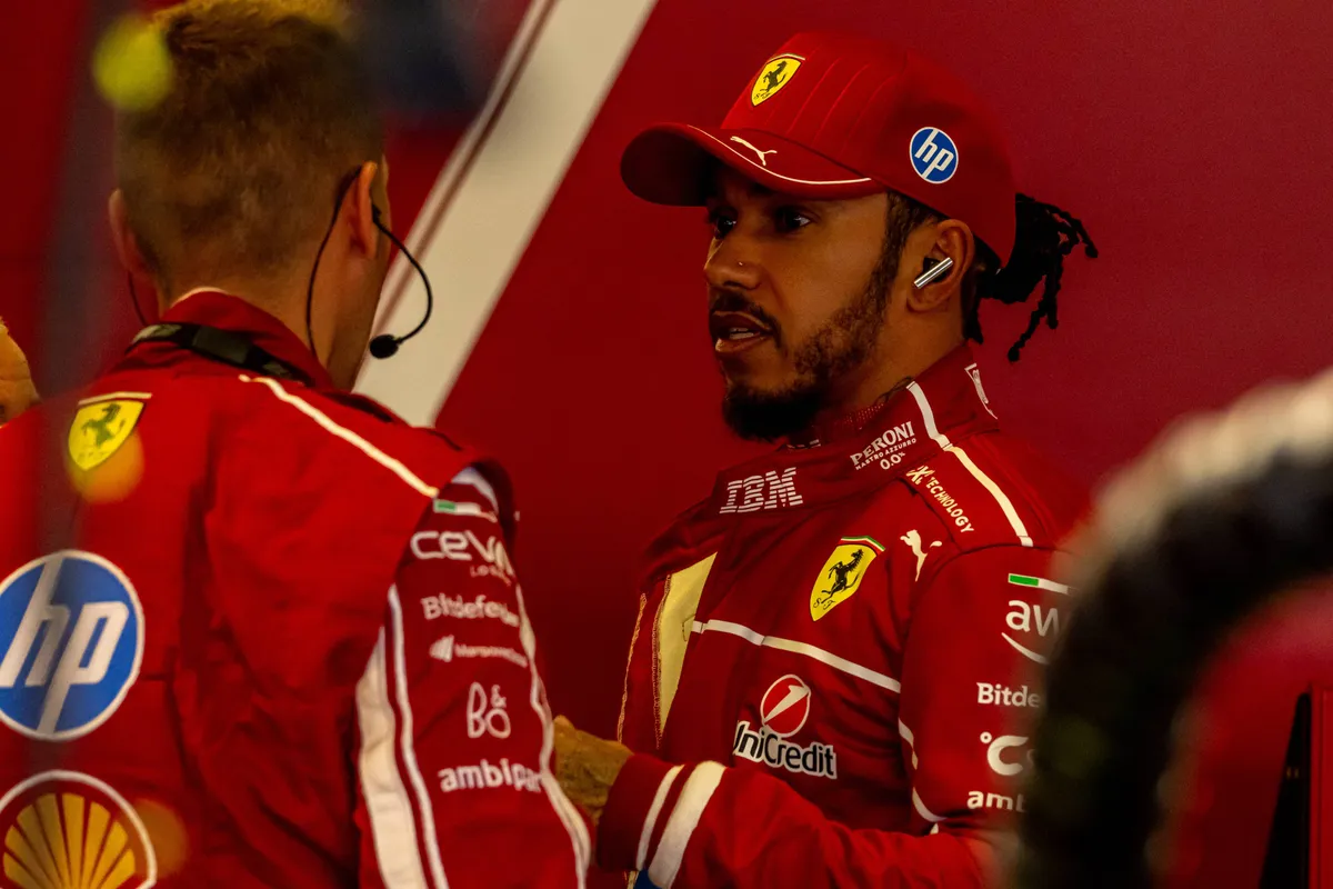 lewis hamilton in garage van ferrari in mexico