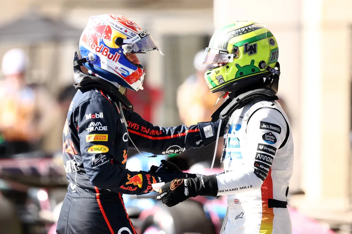 Max Verstappen en Lando Norris feliciteren elkaar na de race in de Verenigde Staten, waar Red Bull Racing McLaren zou hebben gesaboteerd