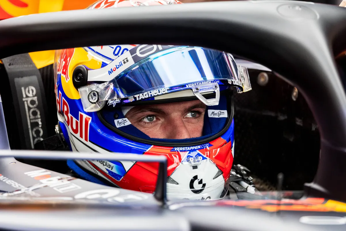 Red Bull-coureur Max Verstappen heeft zijn ogen gericht op de McLaren-coureurs in de cockpit van zijn Red Bull RB21