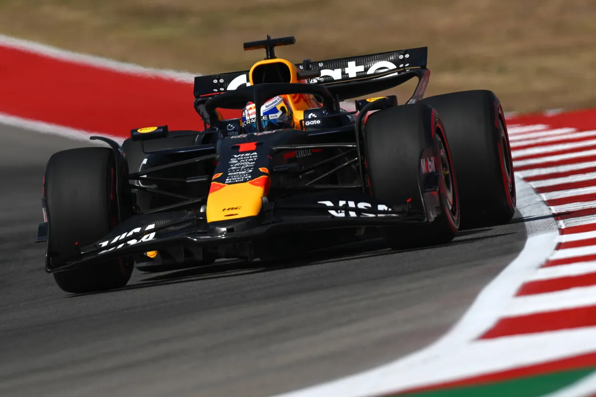 Red Bull-coureur Max Verstappen tijdens de eerste vrije training voor de Grand Prix van de Verenigde Staten