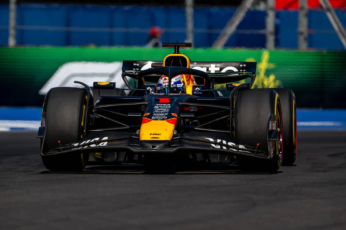 Red Bull-coureur Max Verstappen tijdens de Grand Prix van Mexico in 2025
