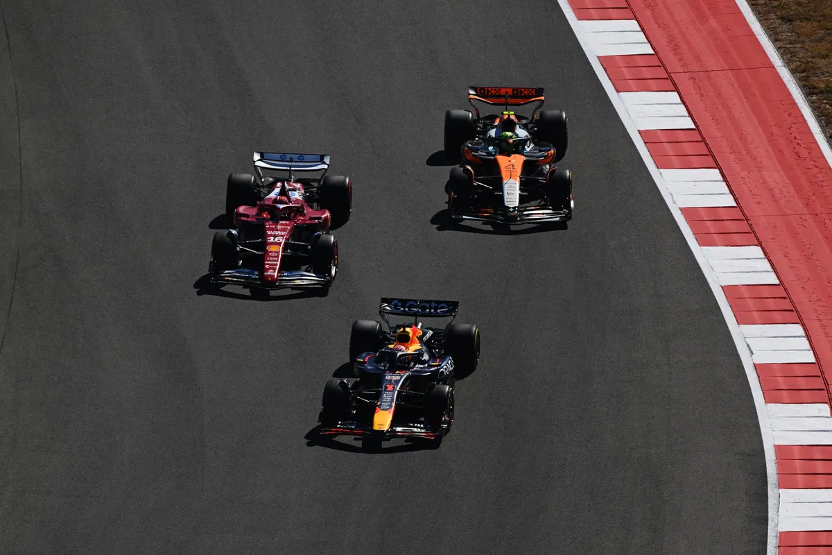 Max Verstappen houdt Charles Leclerc en Lando Norris achter zich in de Verenigde Staten in 2025