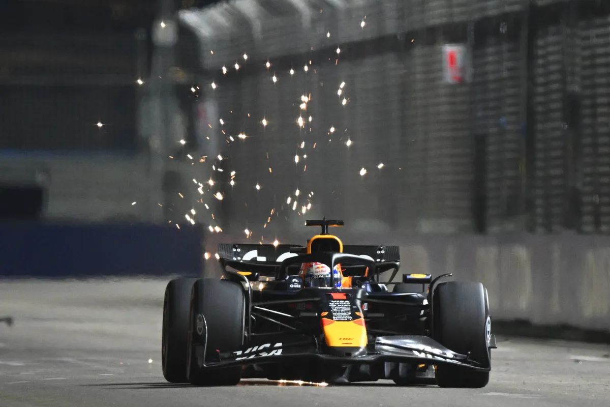 Max Verstappen voor Red Bull tijdens de race in Singapore