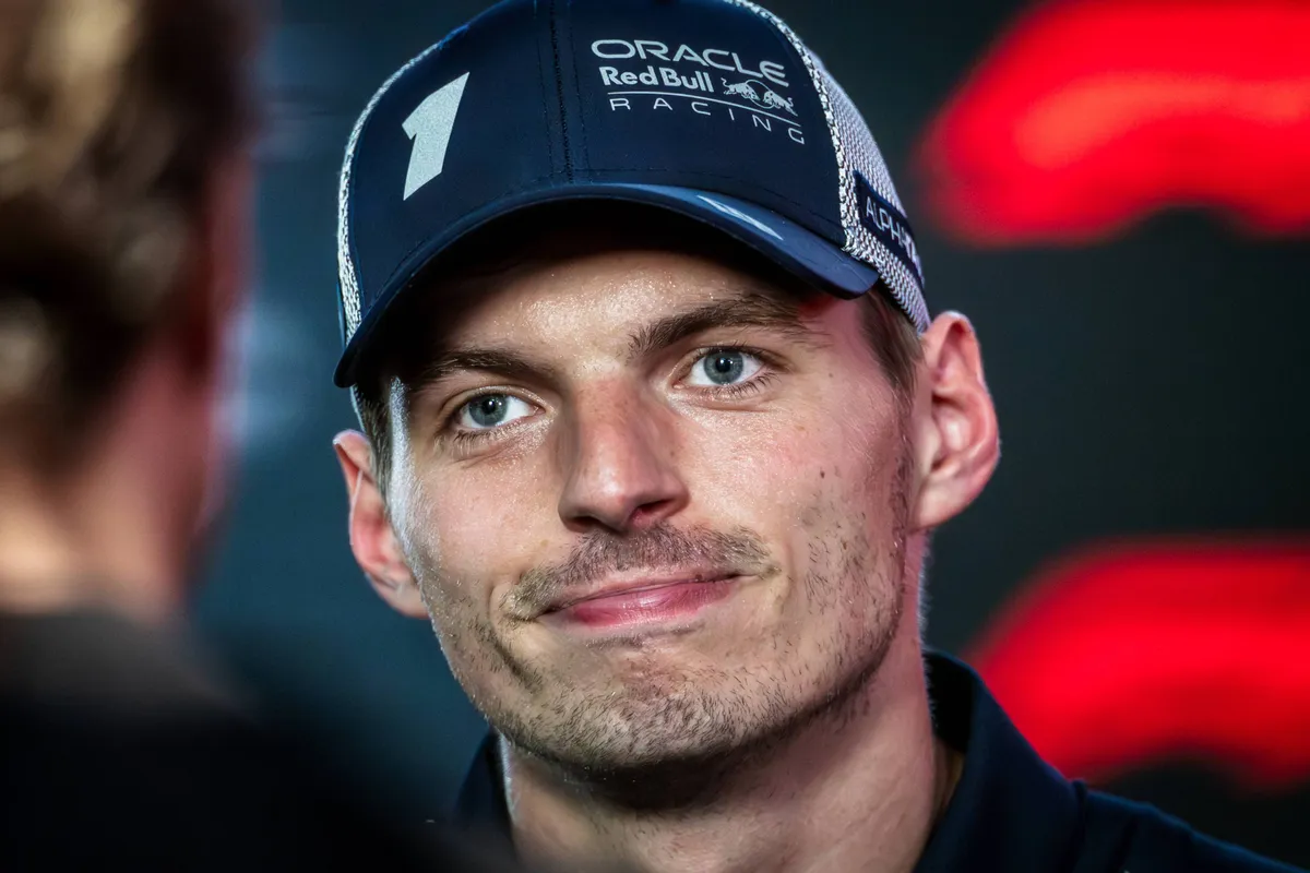 Max Verstappen staat Viaplay te woord na de race in Singapore, waar hij weer punten inliep op McLaren-coureurs Norris en Piastri