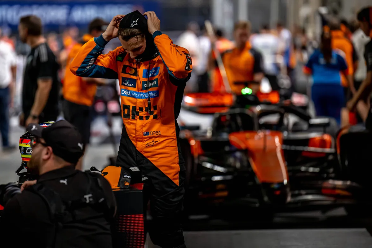 McLaren-coureur Oscar Piastri na de race in kwalificatie
